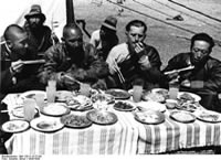 Bundesarchiv Bild 135-S-15-27-08, Tibetexpedition, Festtafel, Möndro, Geer