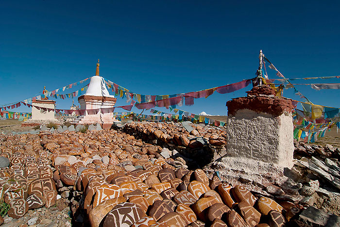 Tibet 2010: Chiu Gompa Stupas - Tibet.