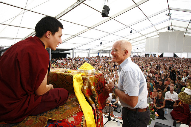 Auf das Bild klicken um es zu vergrößern! 17. Karmapa Thinley Thaye Dorje & Lama Ole Nydahl