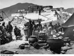 Bundesarchiv Bild 135-BB-134-05, Tibetexpedition, Feldküche in Lhasa