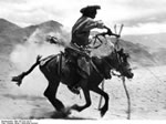 Bundesarchiv Bild 135-S-01-16-15, Tibetexpedition, Volksfest, Wettschießen