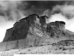 Bundesarchiv Bild 135-S-04-13-02, Tibetexpedition, Die Burg Kampadzong