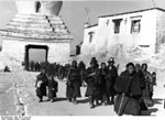 Bundesarchiv Bild 135-S-12-01-32, Tibetexpedition, Mönchsprozession