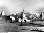 Bundesarchiv Bild 135-S-12-04-02, Tibetexpedition, Lhasa, Eingangstor