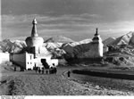 Bundesarchiv Bild 135-S-12-04-10, Tibetexpedition, Lhasa, Eingangstor
