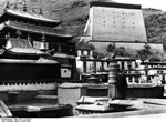 Bundesarchiv Bild 135-S-15-39-25, Tibetexpedition, Tashi Lhunpo, Thangkamauer