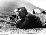 Bundesarchiv Bild 135-S-04-22-26, Tibetexpedition, Krause Filmend