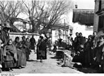 Bundesarchiv Bild 135-S-10-15-77, Tibetexpedition, Lhasa, Straßenszene