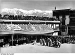 Bundesarchiv Bild 135-S-12-02-26, Tibetexpedition, Neujahrsfest Potala