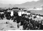 Bundesarchiv Bild 135-S-14-10-29, Tibetexpedition, Neujahrsfest Lhasa